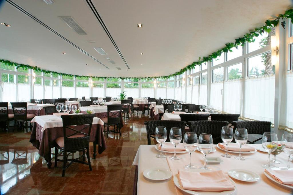 Silken Spa La Hacienda De Don Juan Лянес Екстериор снимка